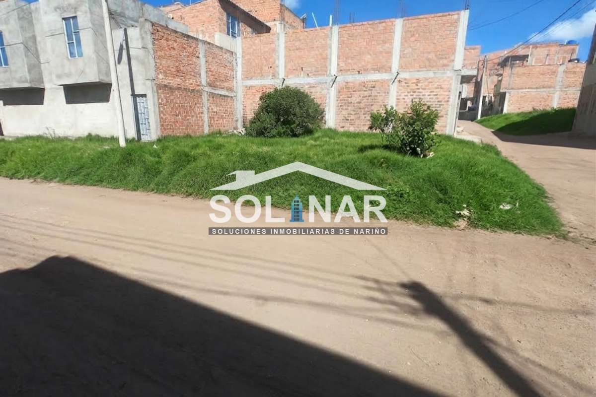 LOTE ESQUINERO EN VENTA BARRIO MONTECARLO Cod.L065